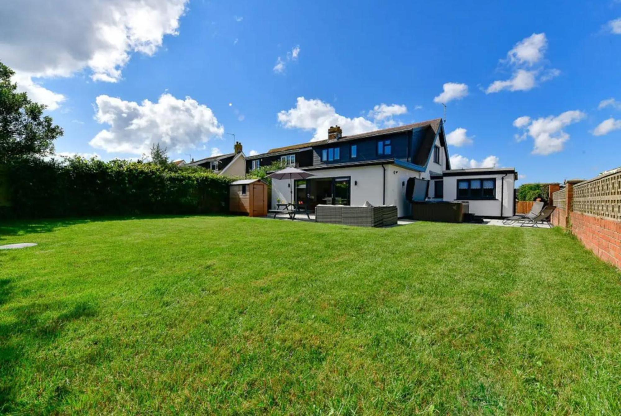 Heatherslade House - Hot Tub, Dog Friendly Holiday home *