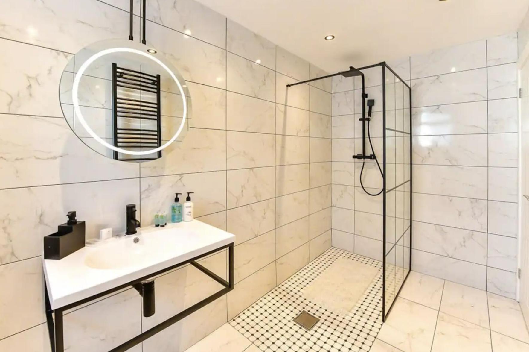 Heatherslade House - Hot Tub, Dog Friendly Holiday home *