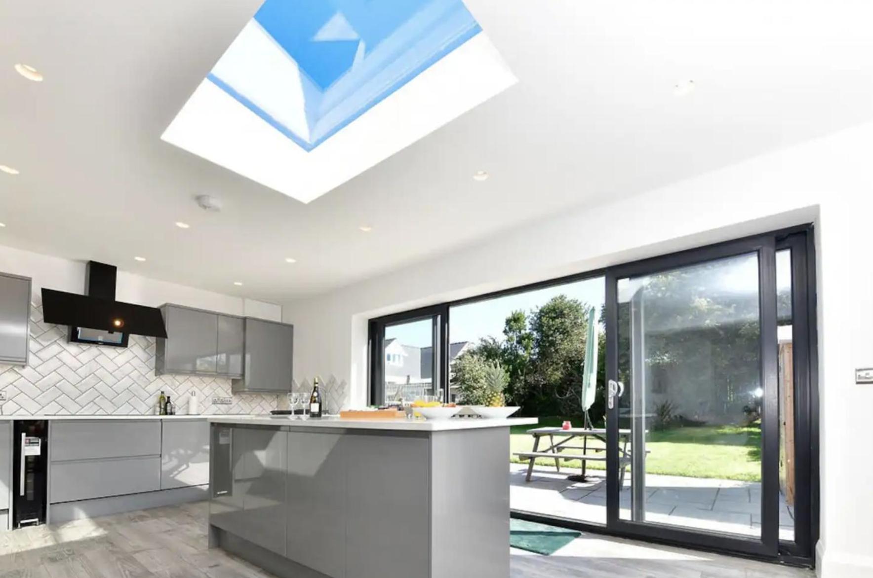 Heatherslade House - Hot Tub, Dog Friendly Holiday home *