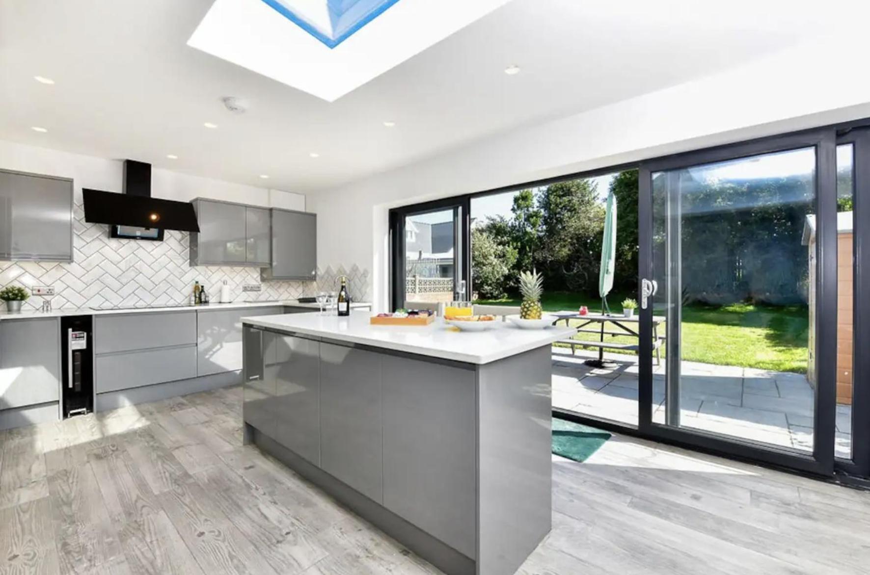 Heatherslade House - Hot Tub, Dog Friendly *